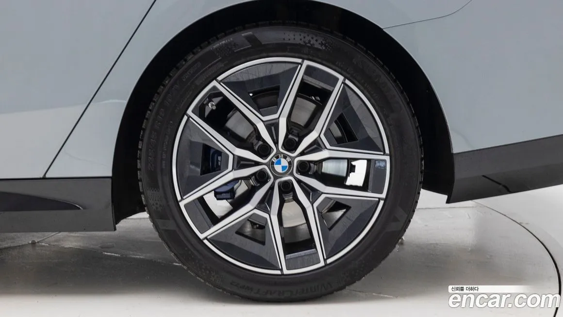 BMW 5-Series 2024 из KR, фото 5