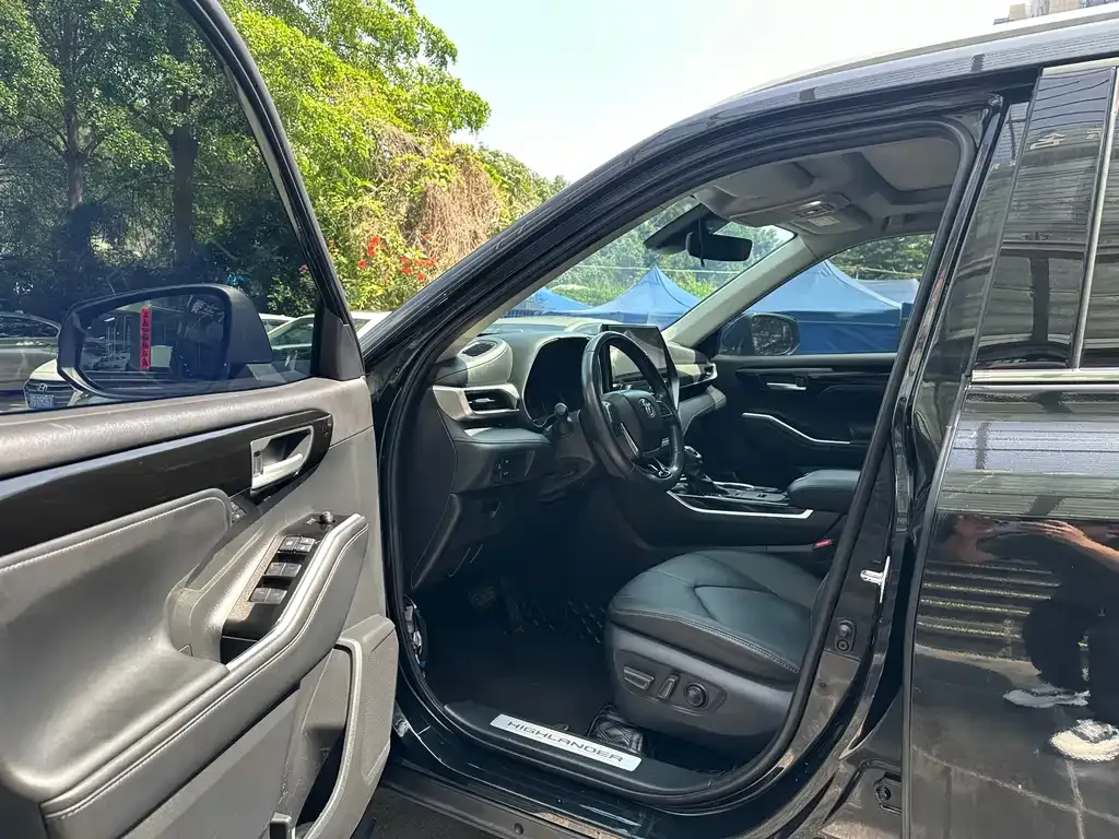 Toyota Highlander 2023 из CN, фото 2