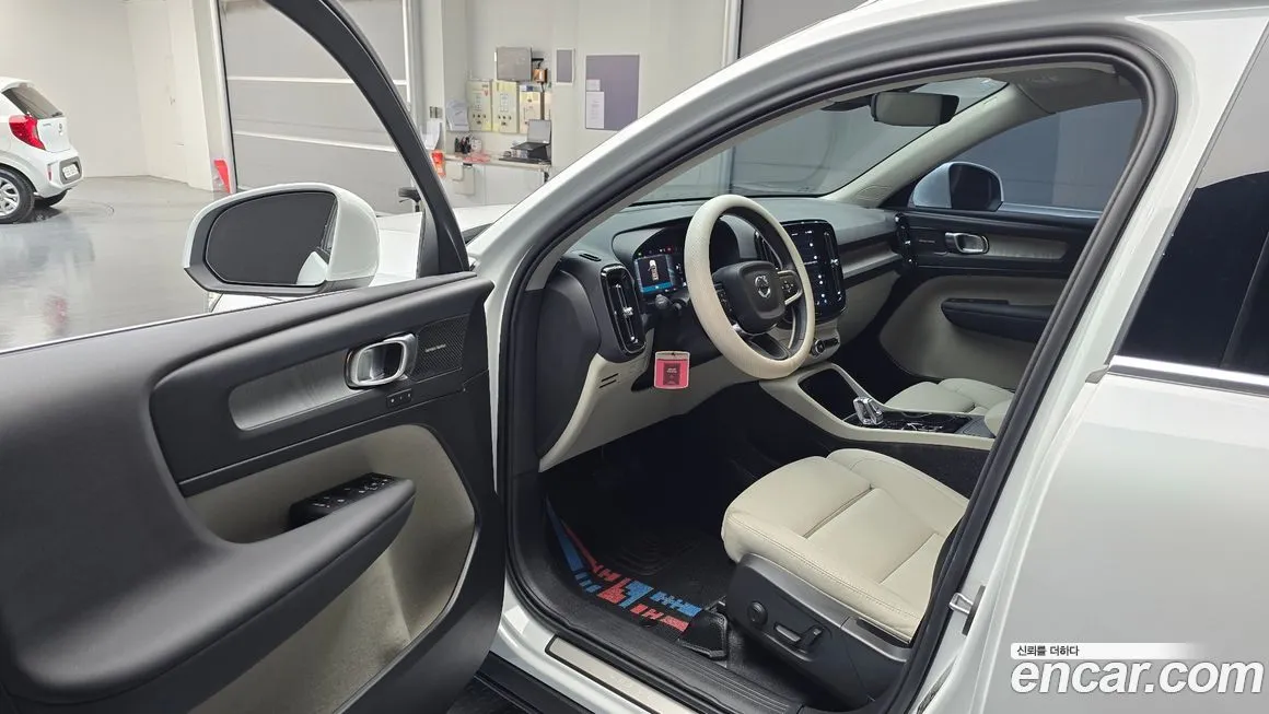 Volvo XC40 2025 из KR, фото 9