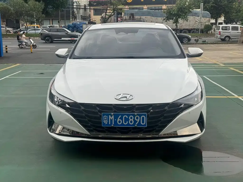 Hyundai Elantra — фото 5