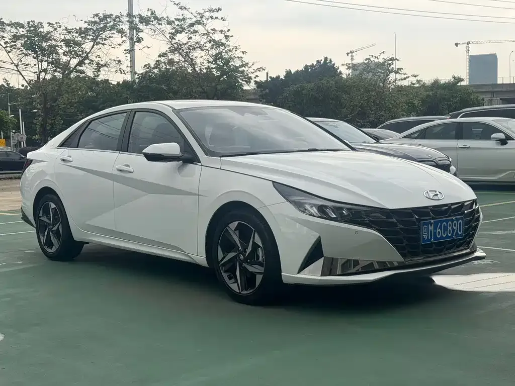 Hyundai Elantra — фото 10