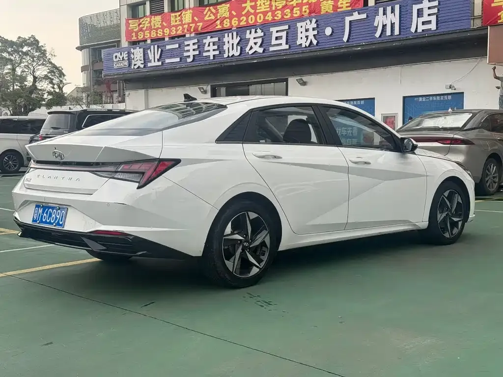 Hyundai Elantra — фото 9