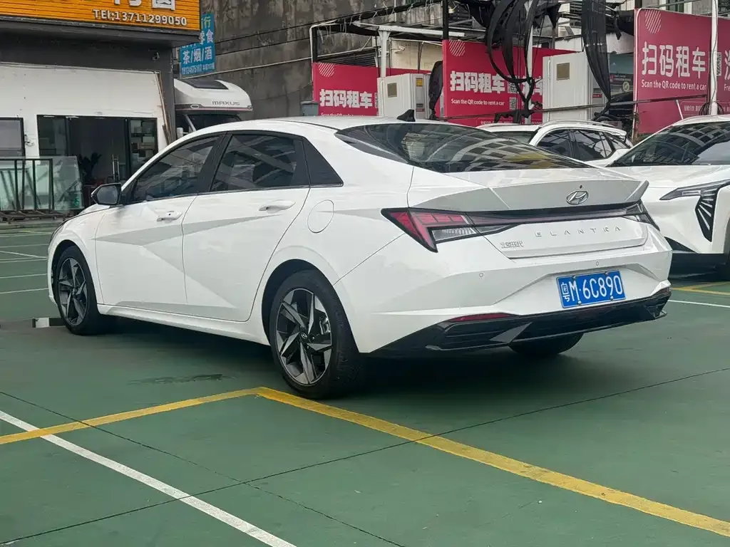 Hyundai Elantra — фото 2