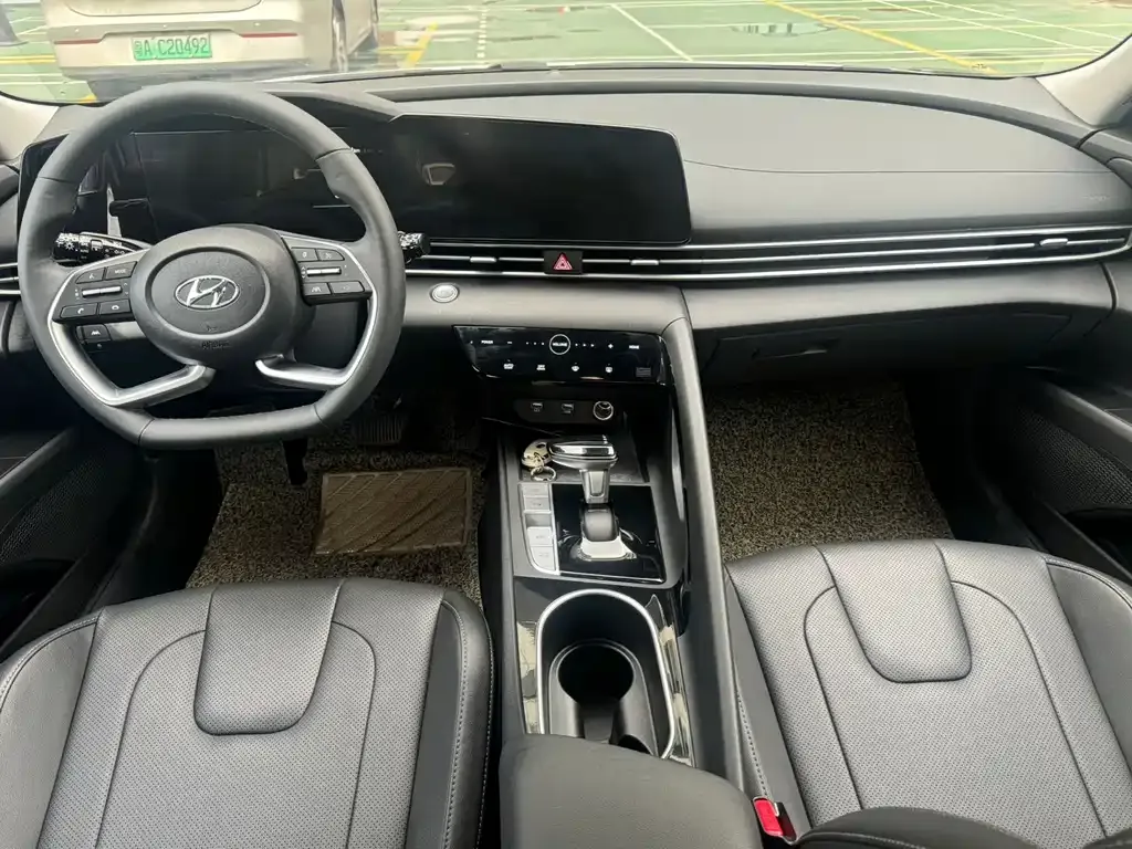 Hyundai Elantra — фото 4