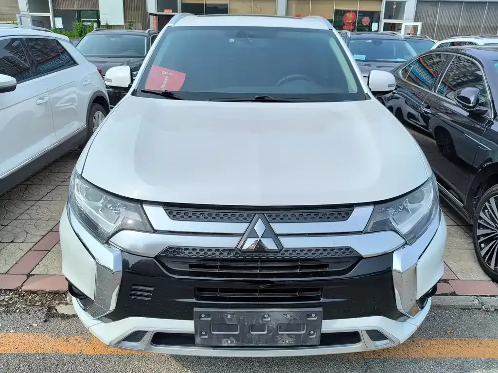 Mitsubishi Outlander — фото 9