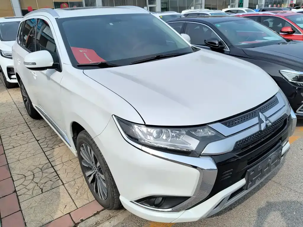 Mitsubishi Outlander — фото 5
