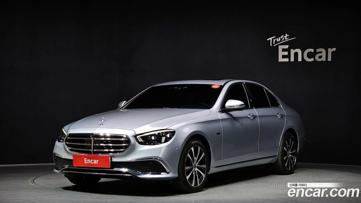 Mercedes-Benz E-Class — фото 1