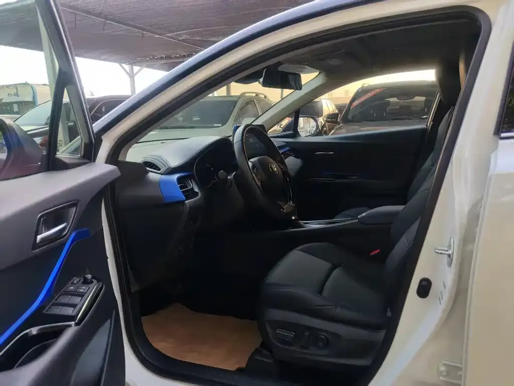 Toyota C-HR 2023 из CN, фото 2