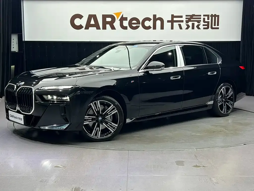 BMW 7 Series — фото 1