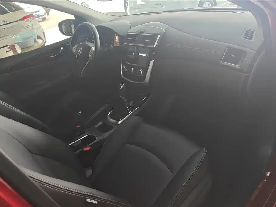 Nissan Tiida 2021 из CN, фото 2