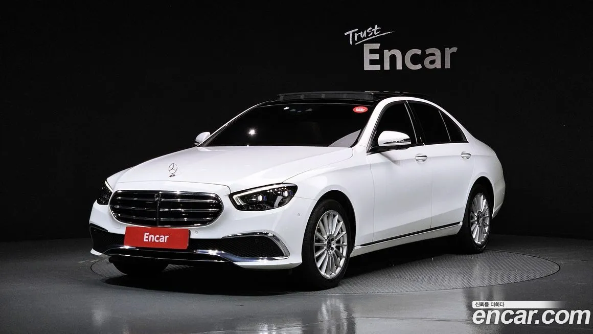 Mercedes-Benz E-Class — фото 1
