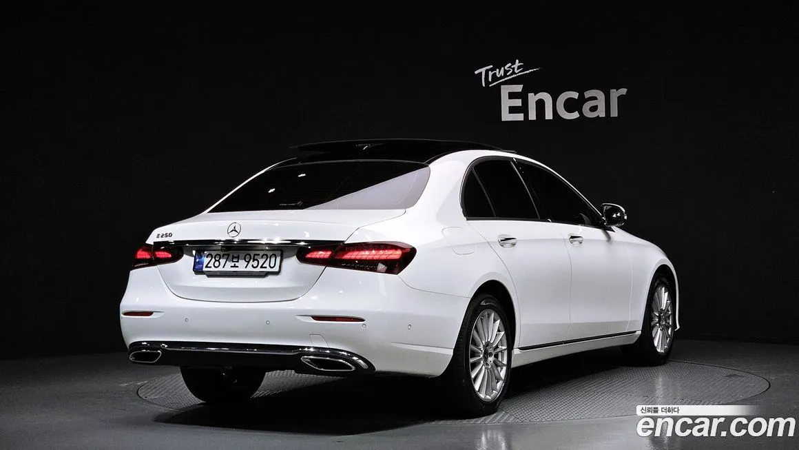 Mercedes-Benz E-Class — фото 7