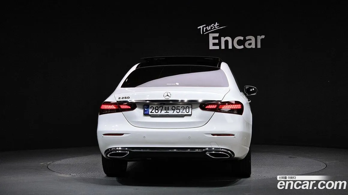 Mercedes-Benz E-Class — фото 4