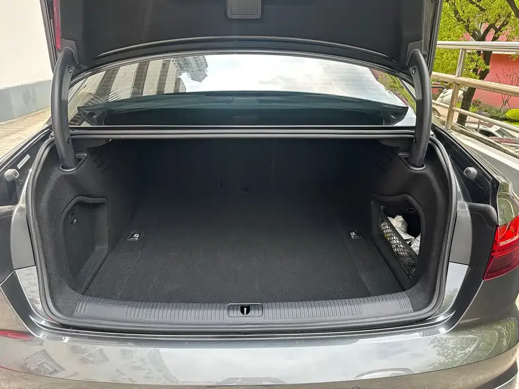 Audi A4L 2021 из CN, фото 6