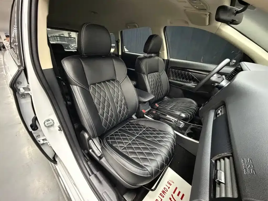 Mitsubishi Outlander — фото 10