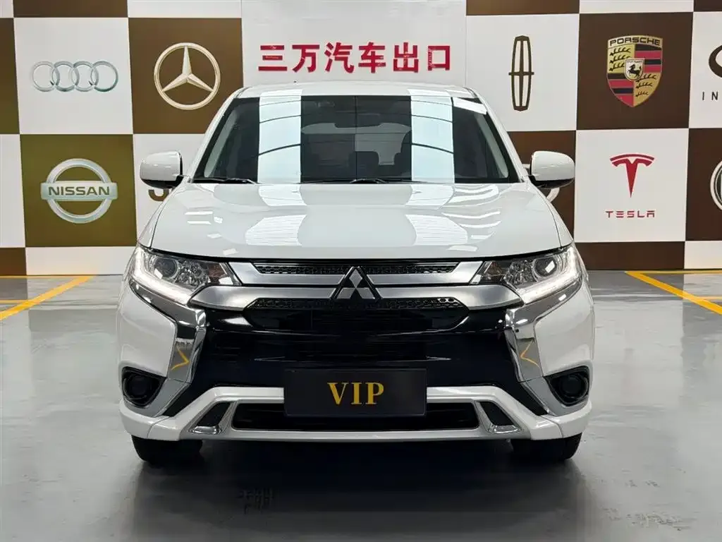 Mitsubishi Outlander — фото 7