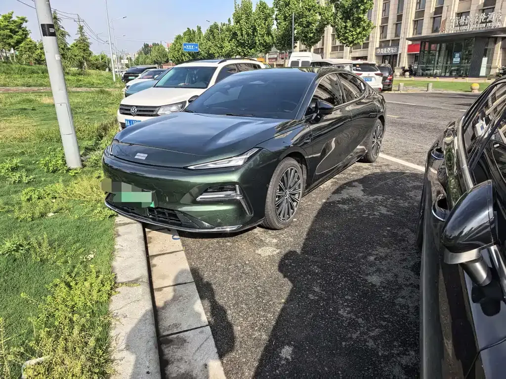 Geely Galaxy Xingyao 8