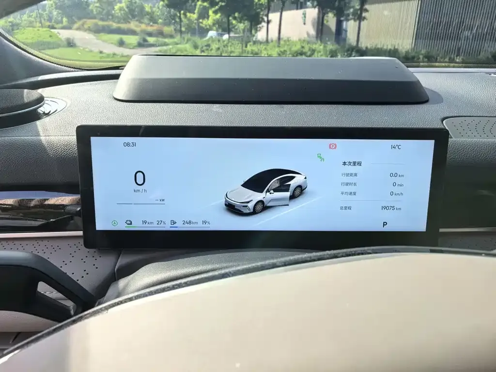 Geely Galaxy Xingyao 8 2025 из CN, фото 5