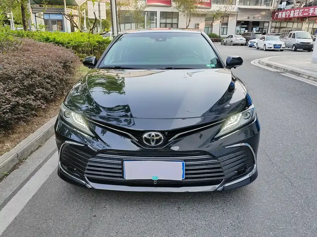 Toyota Camry — фото 10