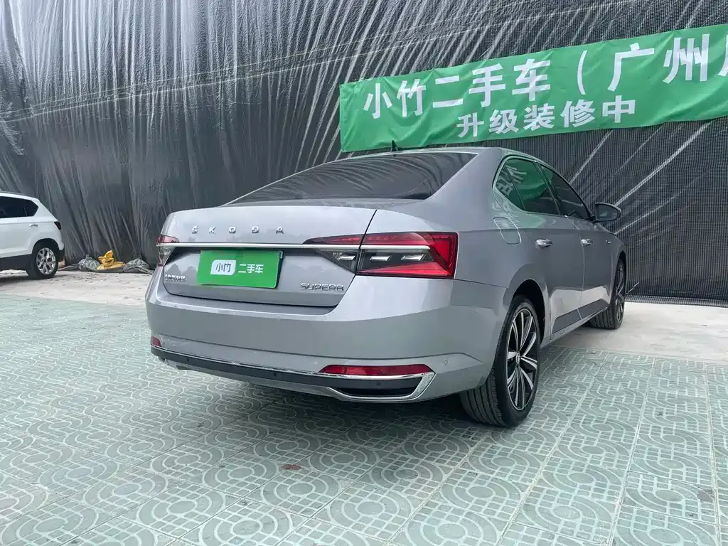 Skoda Superb — фото 10