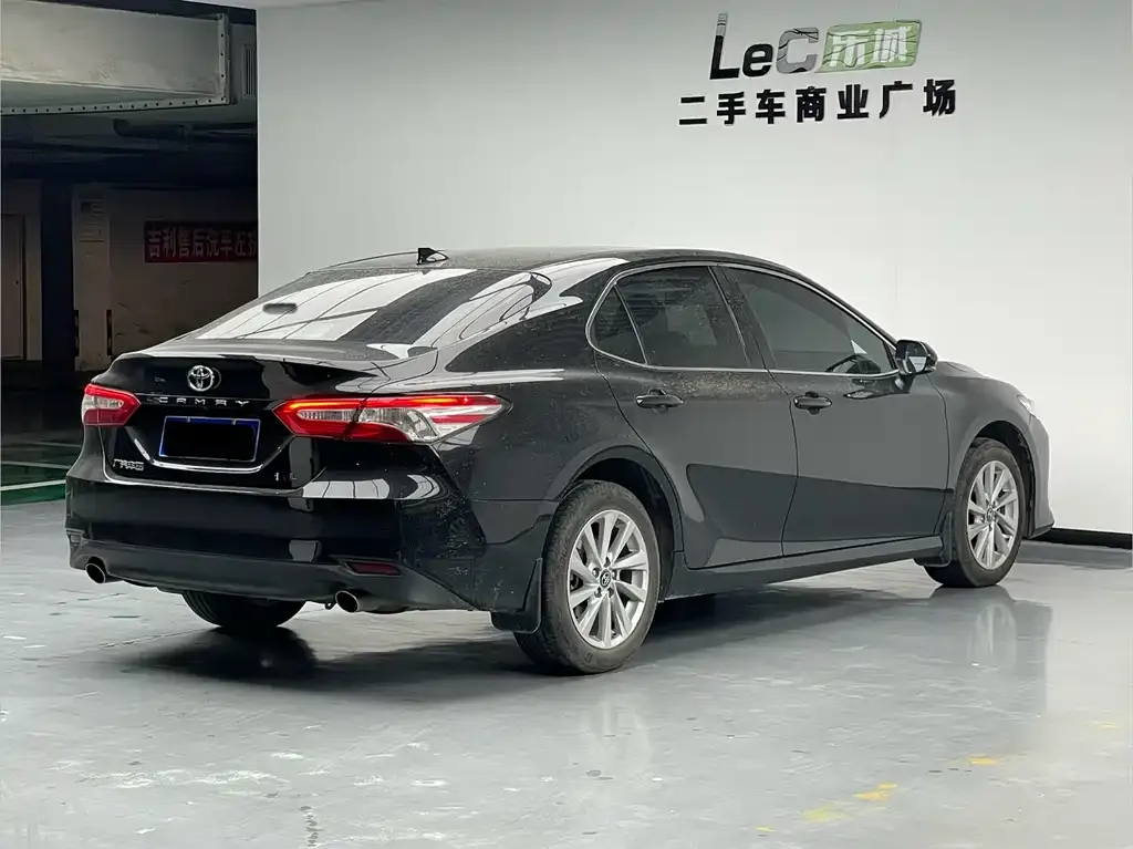 Toyota Camry 2023 из CN, фото 2