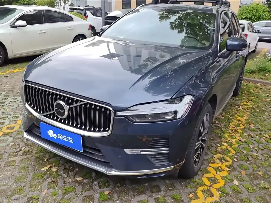Volvo XC60 — фото 1