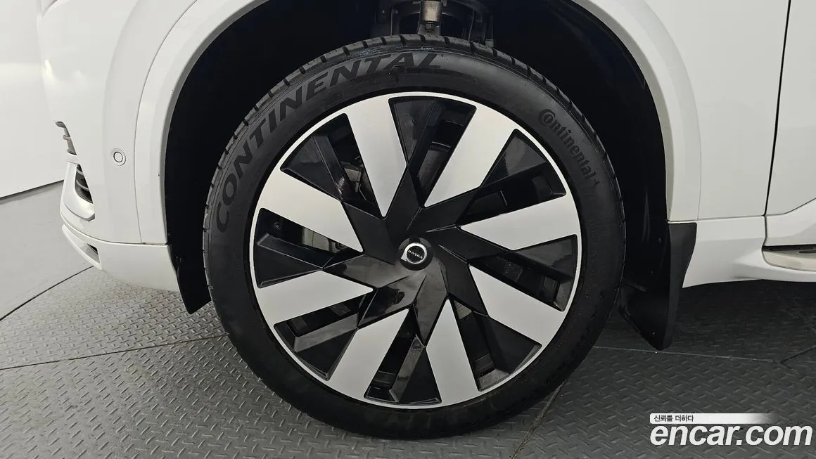 Volvo XC90 — фото 10
