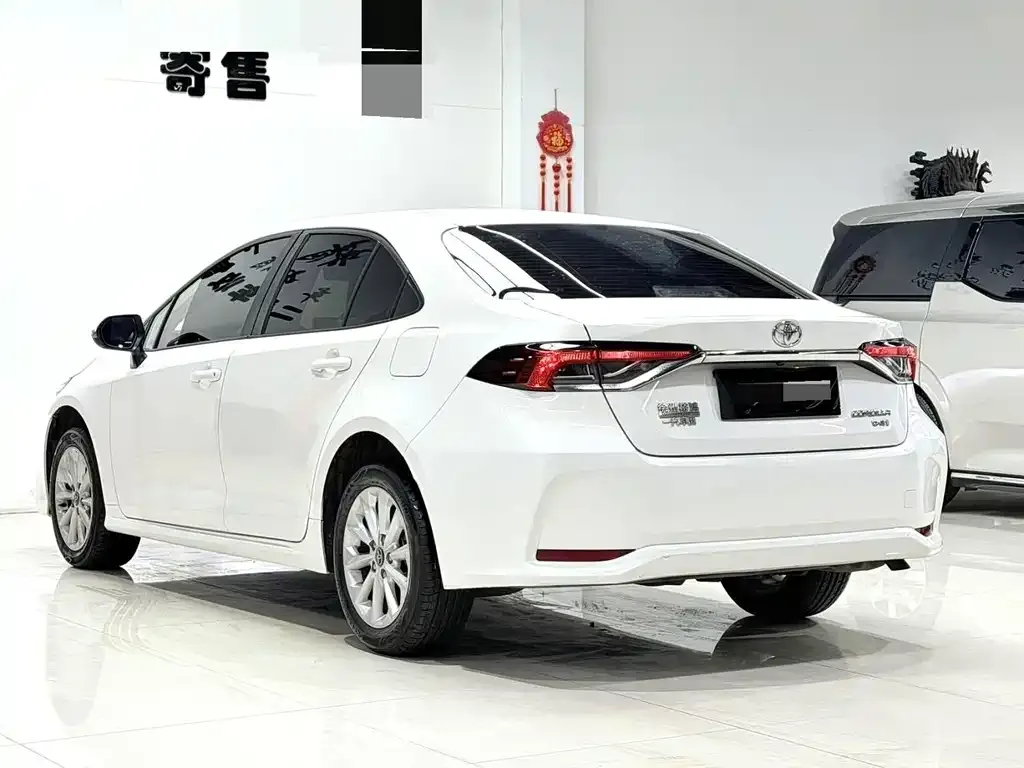 Toyota Corolla — фото 8