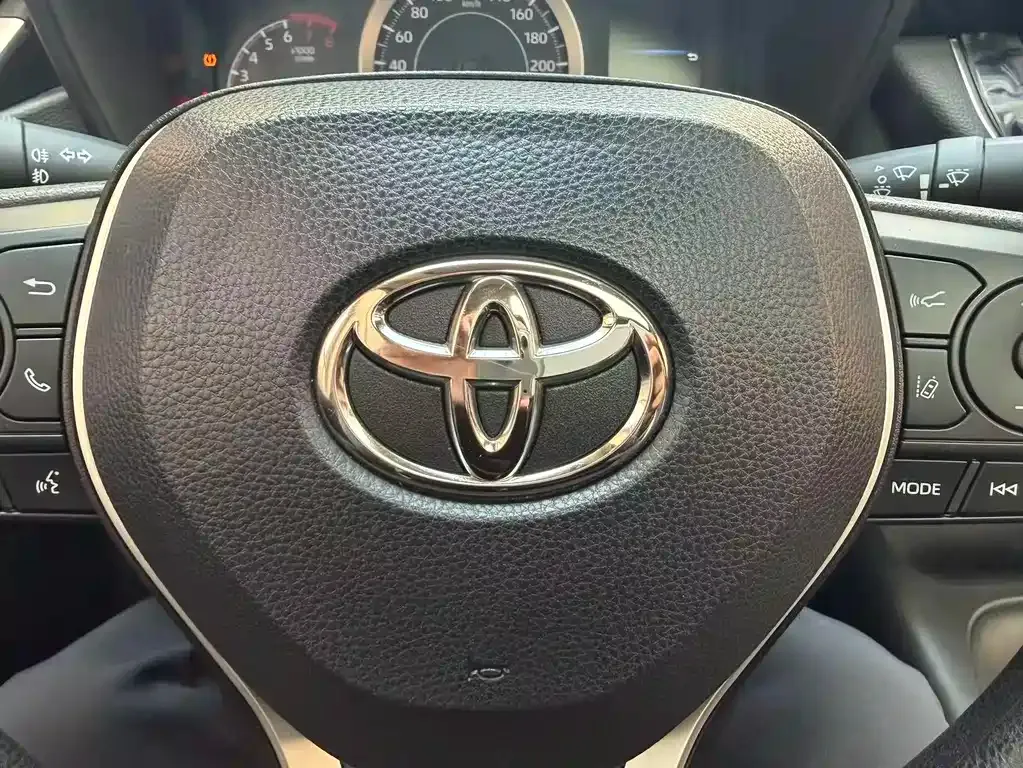 Toyota Corolla — фото 7
