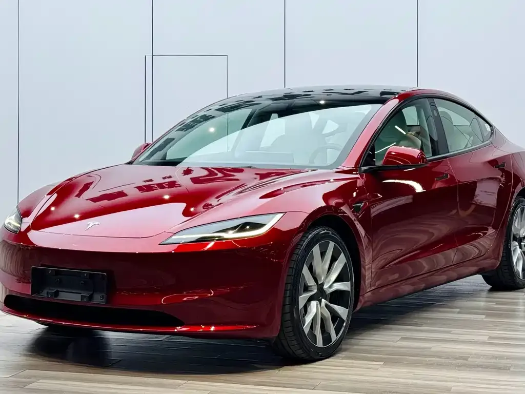 Tesla Model 3 — фото 1