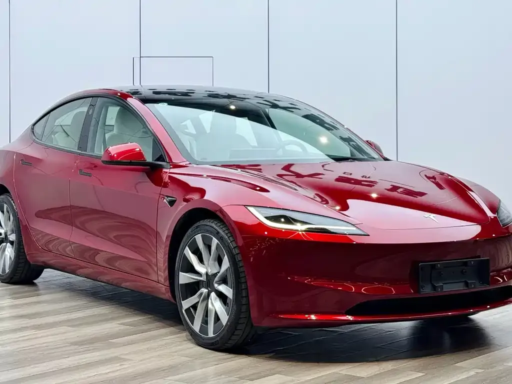 Tesla Model 3 — фото 7