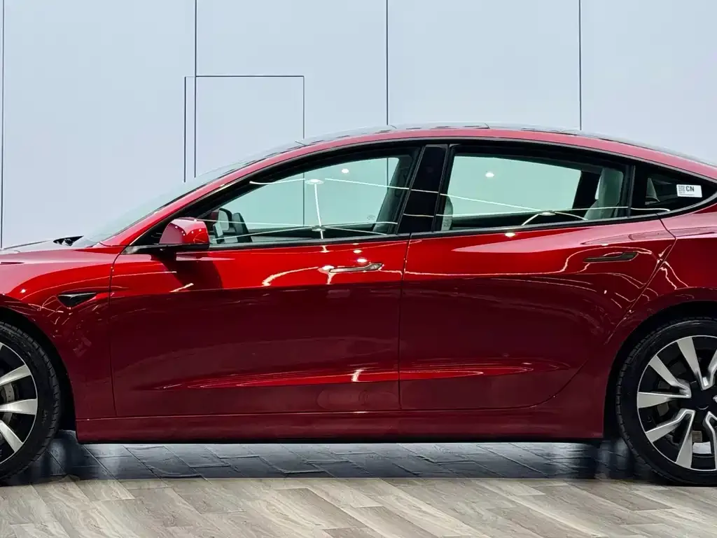 Tesla Model 3 — фото 6