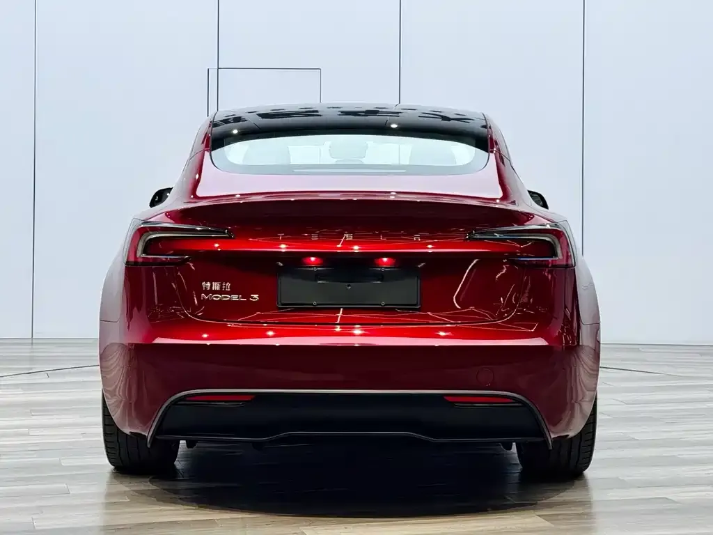 Tesla Model 3 — фото 9