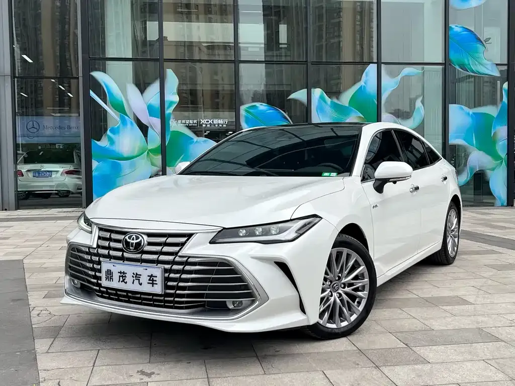 Toyota Avalon — фото 1