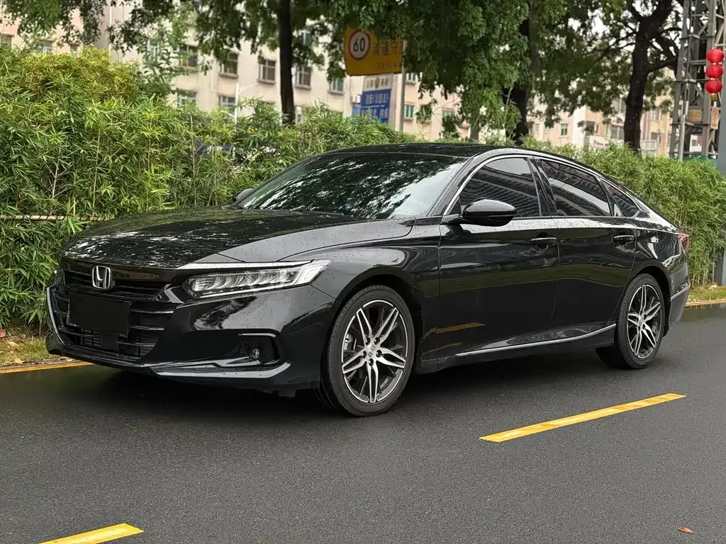 Honda Accord — фото 1