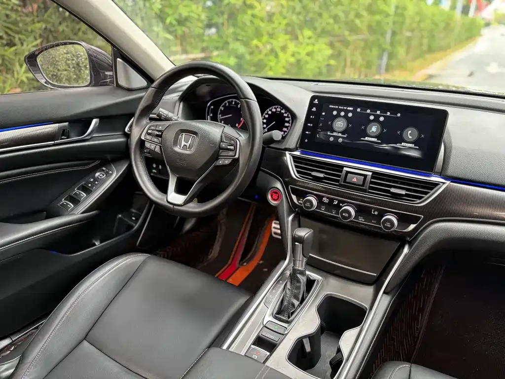 Honda Accord — фото 9