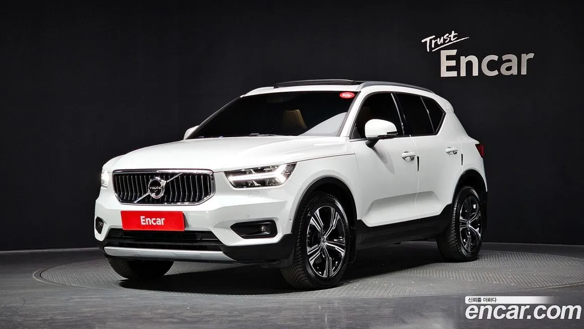 Volvo XC40 — фото 1