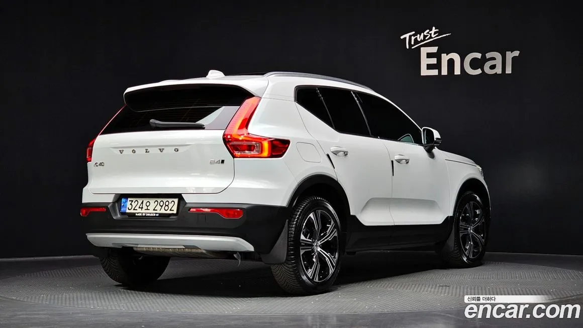 Volvo XC40 — фото 5