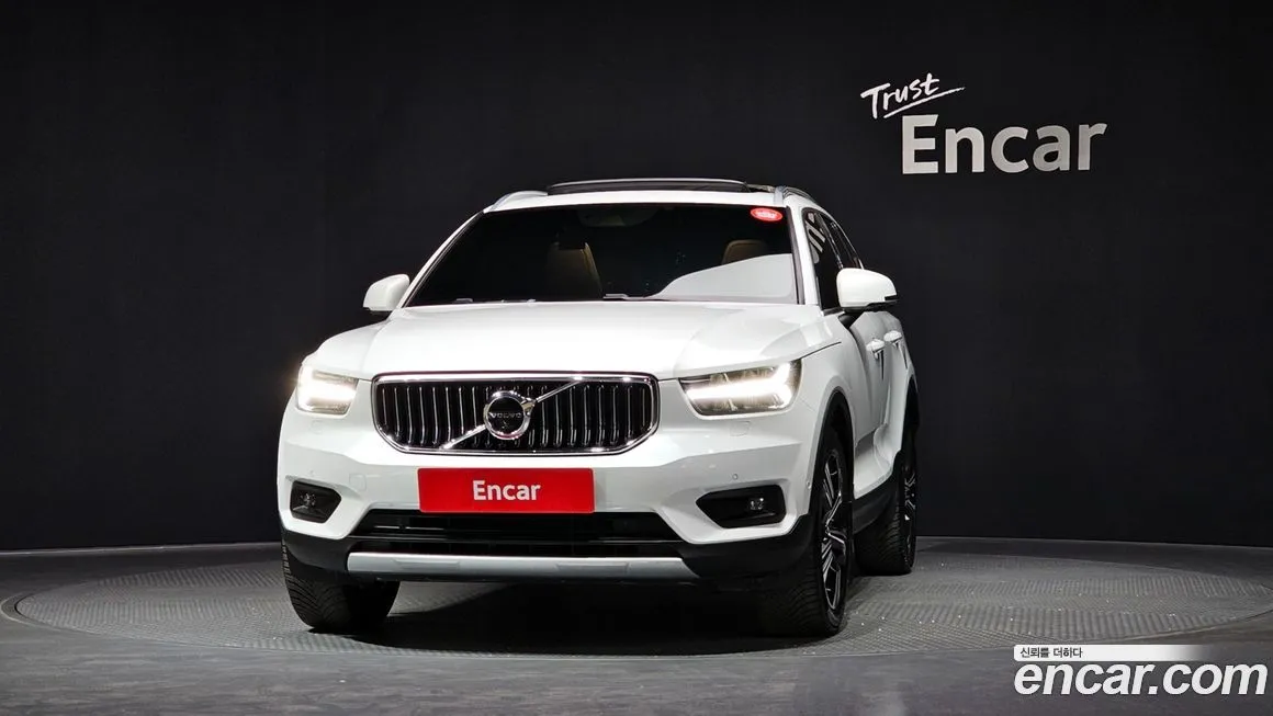 Volvo XC40 — фото 4