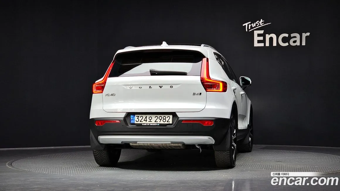 Volvo XC40 — фото 2