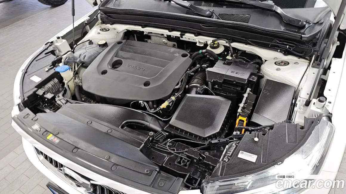 Volvo XC40 — фото 10