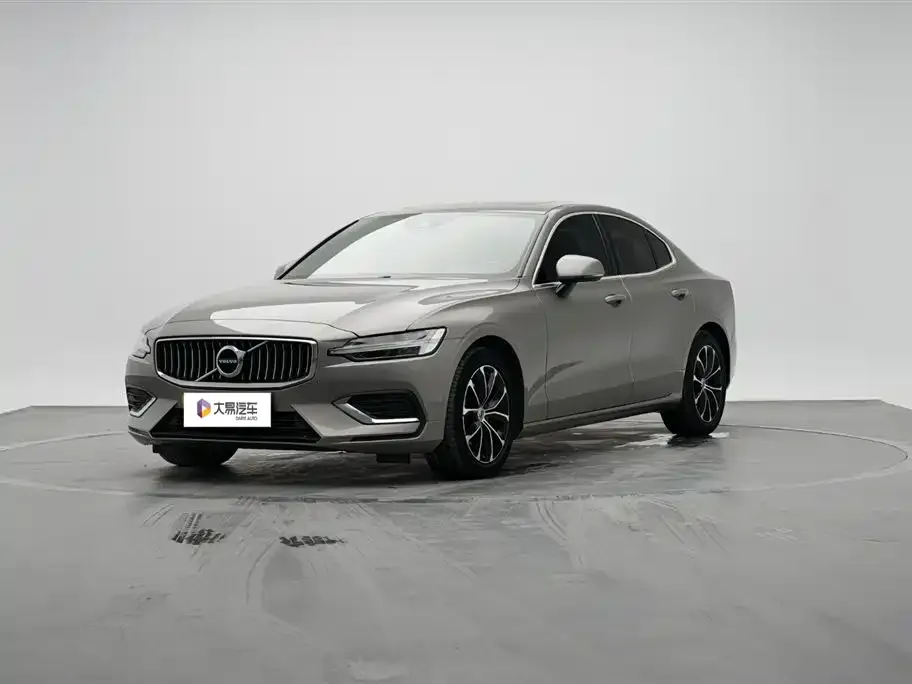 Volvo S60 — фото 1