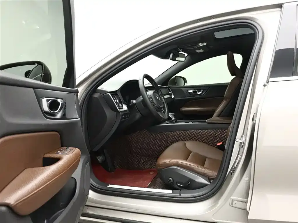 Volvo S60 — фото 10