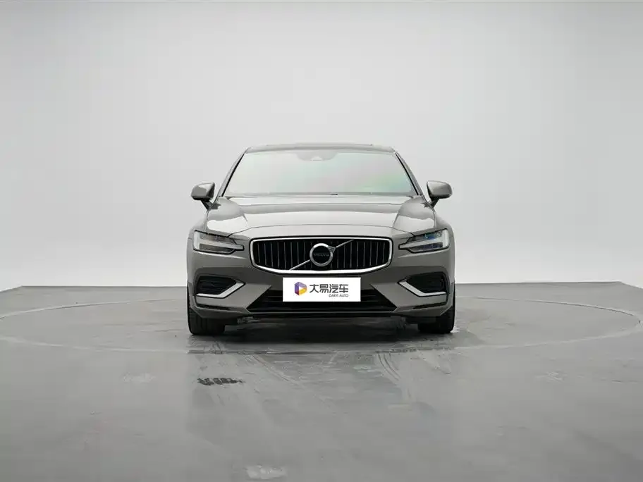 Volvo S60 — фото 4
