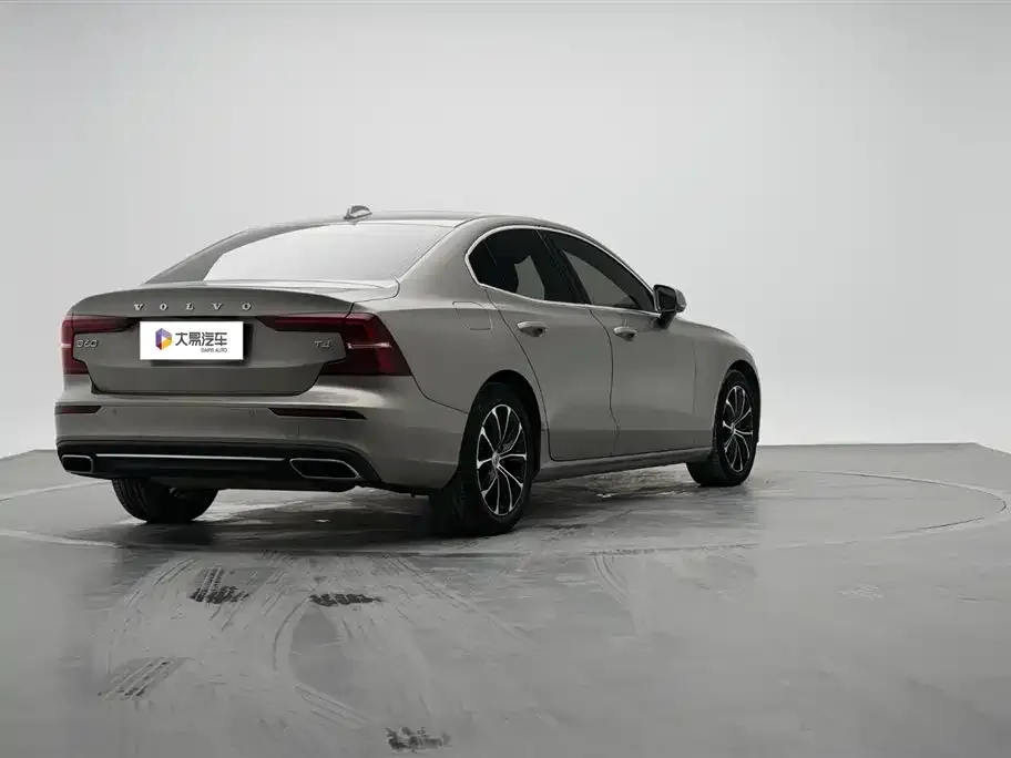Volvo S60 — фото 6