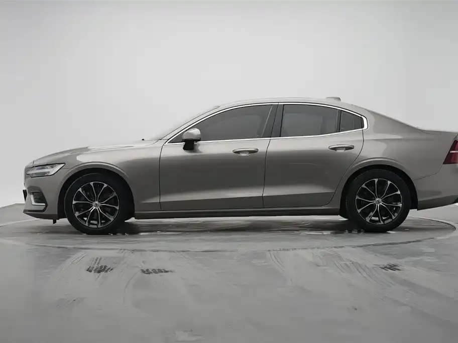 Volvo S60 — фото 8