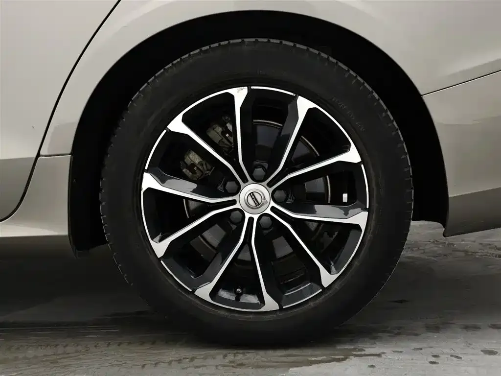 Volvo S60 — фото 2