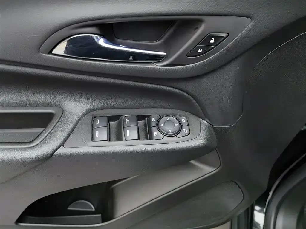 Chevrolet Equinox — фото 10