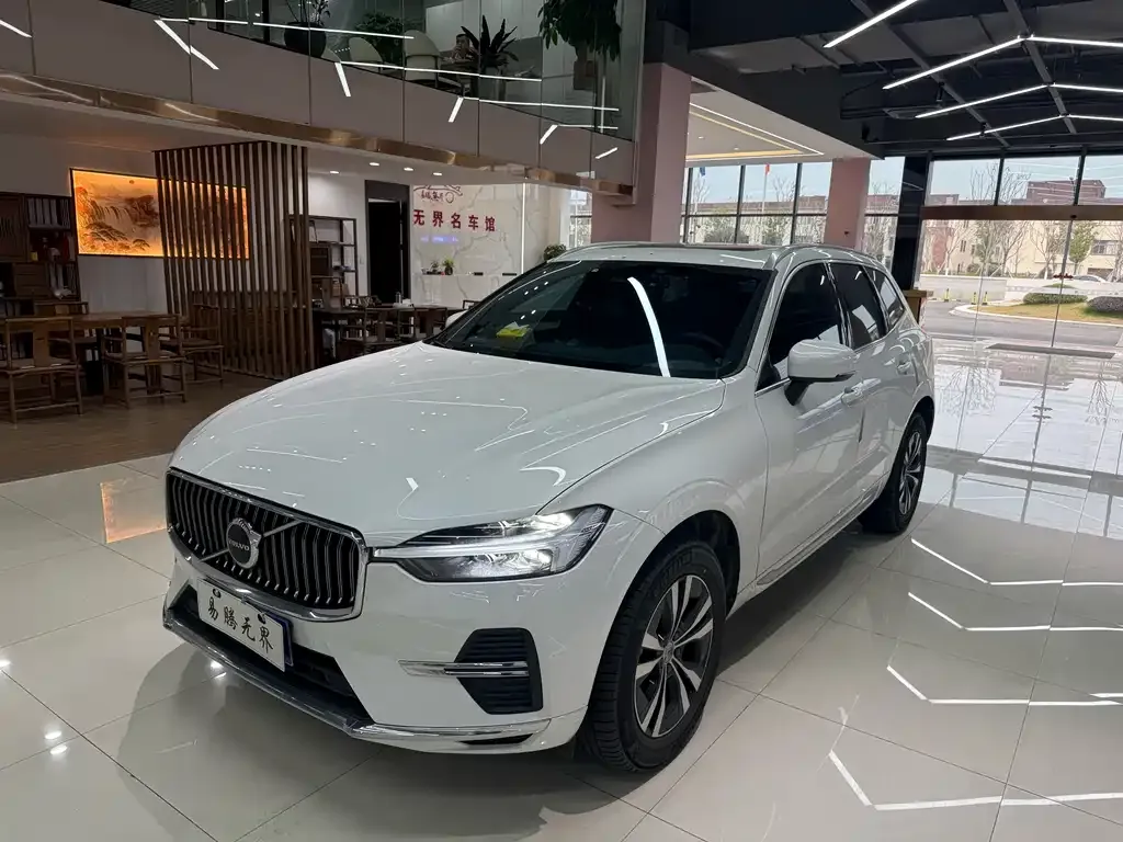 Volvo XC60 — фото 1