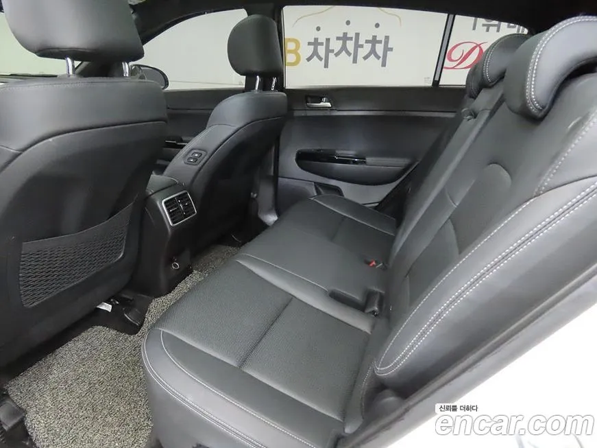 Kia Sportage — фото 8